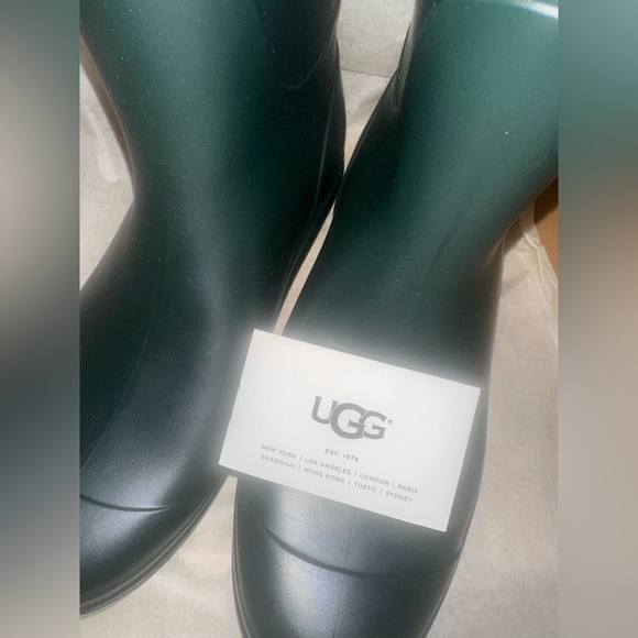 NIB UGG Shelby Sheepskin Insole Rubber Tall Rain Boots Size
US 8 in Olive Green - Picture 5 of 5